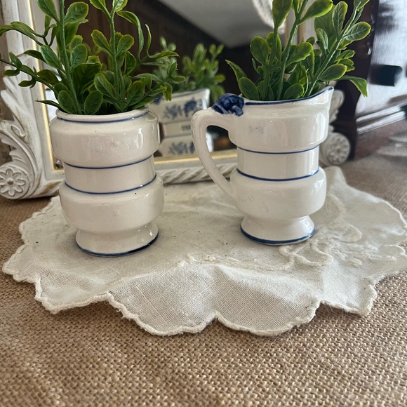 Charming Blue and White Floral Sugar and Creamer Set - Picture 4 of 4